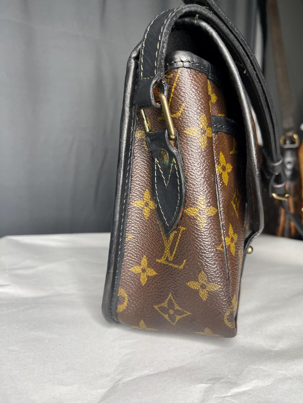 Authentic LOUIS VUITTON  Monogram Sac Gibeciere PM Vintage
