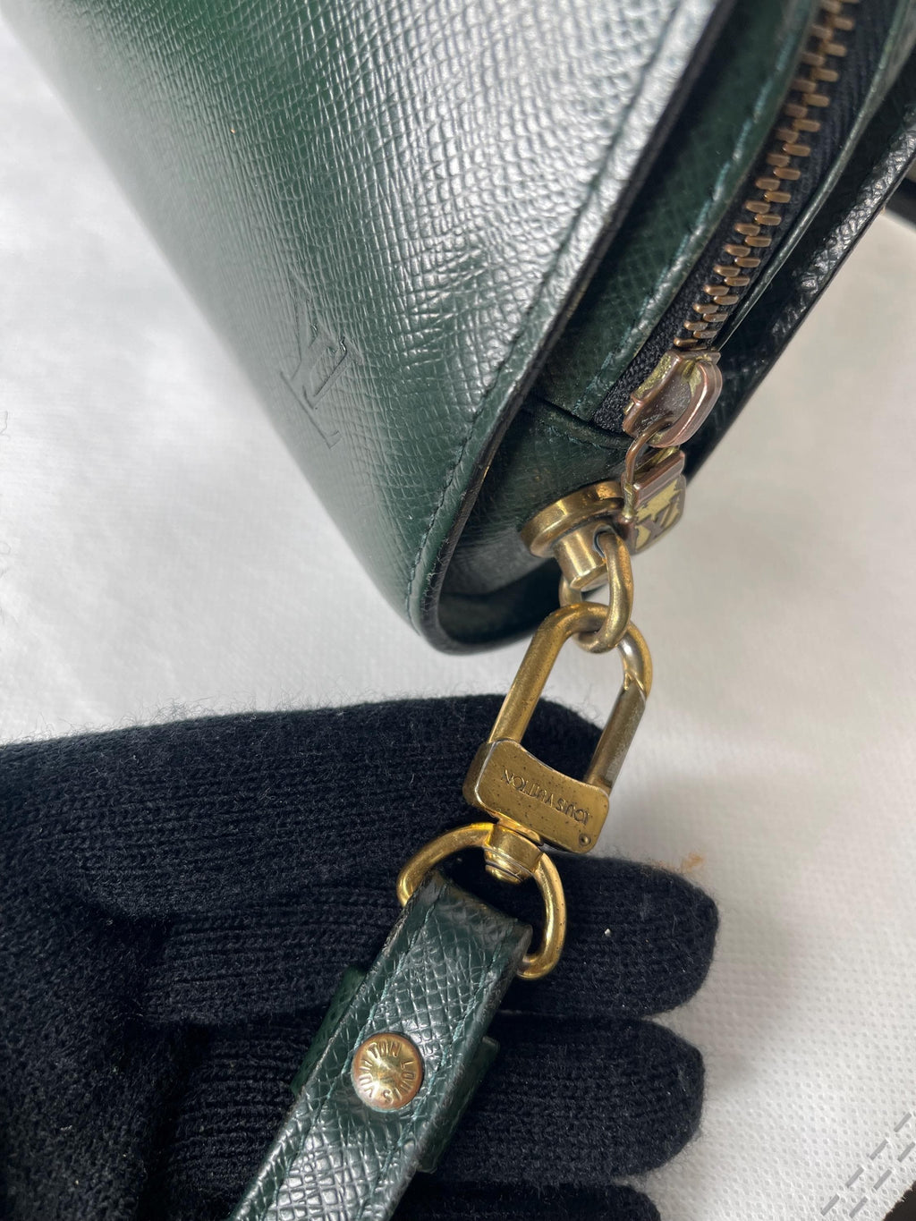 Authentic LOUIS VUITTON Taiga Baikal Leather Clutch Bag