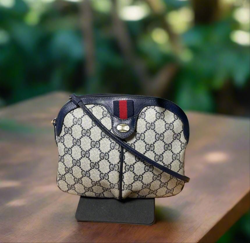 Gucci GG Supreme Shoulder Bag Vintage